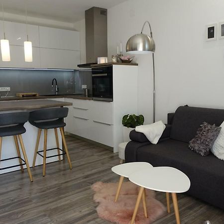 Apartman Maja Bol Exteriör bild