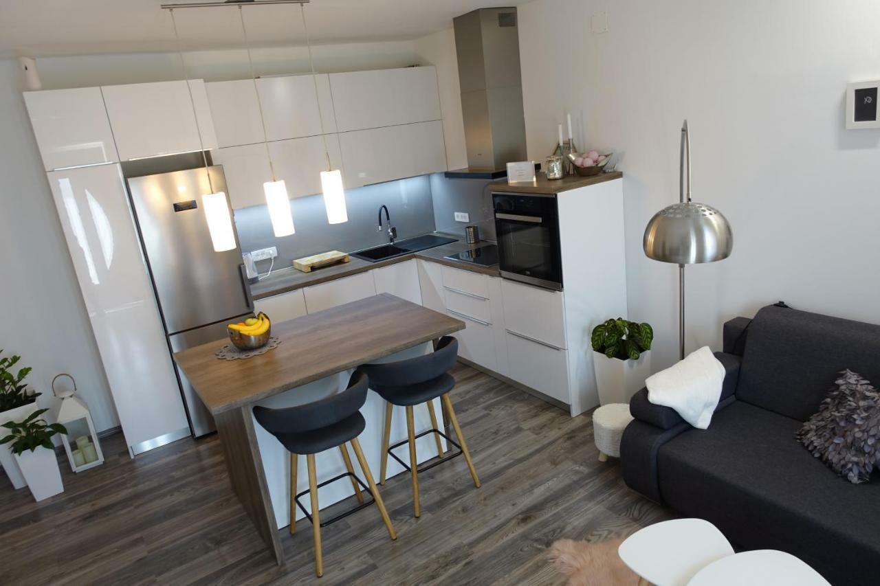 Apartman Maja Bol Exteriör bild