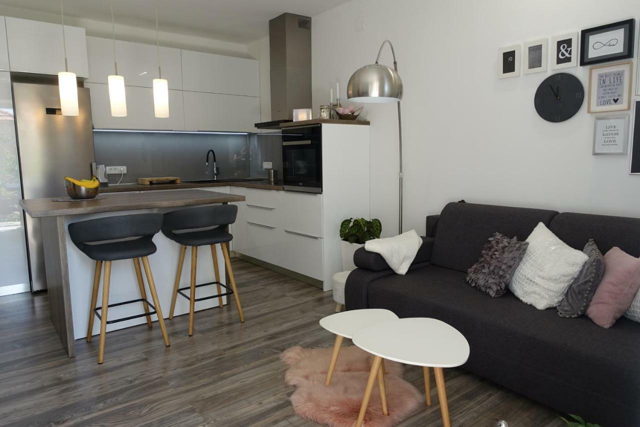 Apartman Maja Bol Exteriör bild