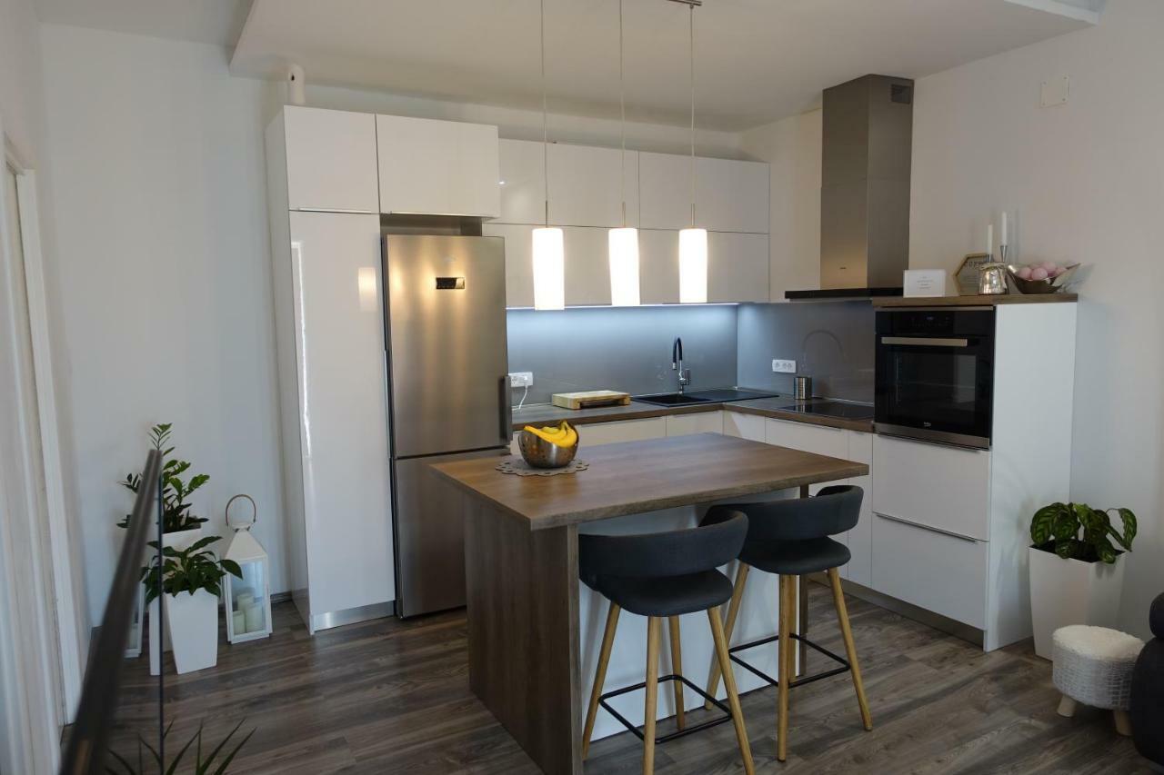 Apartman Maja Bol Exteriör bild
