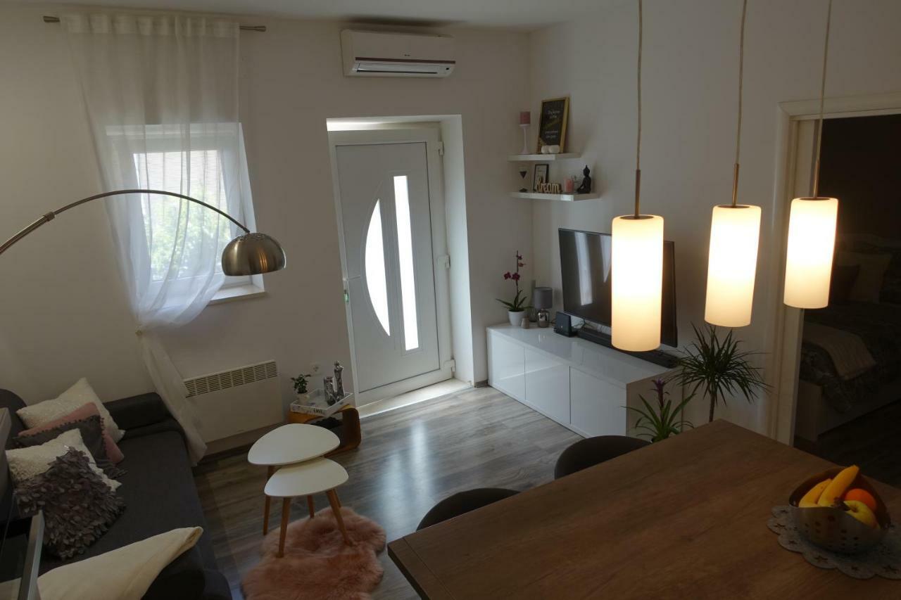 Apartman Maja Bol Exteriör bild