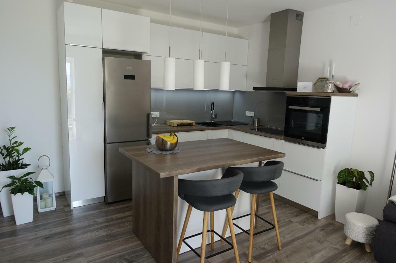 Apartman Maja Bol Exteriör bild