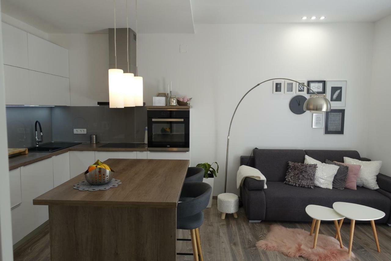 Apartman Maja Bol Exteriör bild